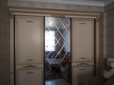 Шкаф-купе с капителями